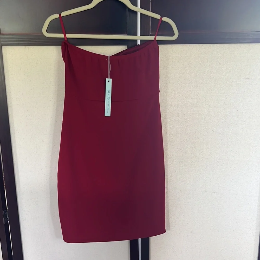 Red Dress - Picture 2 of 2